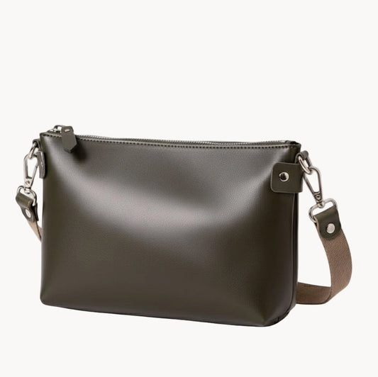 Tommy Leather Pouch Bag – Luxurious & Functional